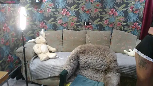 SusanLaNiceX's Live Chat Room