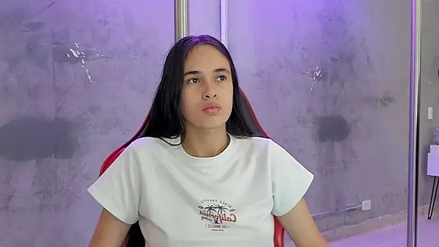 alice__susan Adlı Modelin Canlı Sohbet Odası