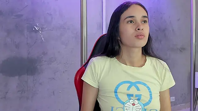 alice__susan Adlı Modelin Canlı Sohbet Odası