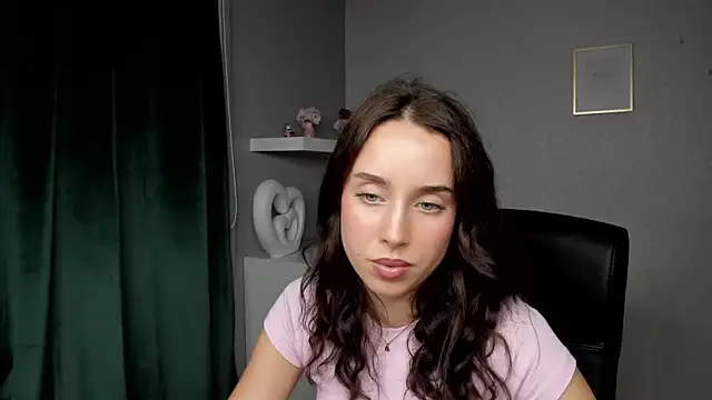 חדר צ'אט בשידור חי של AdeleSolo