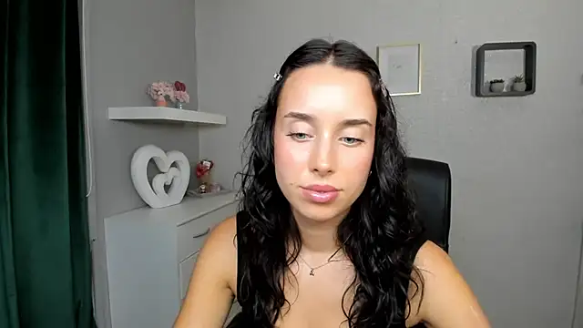 AdeleSolo Adlı Modelin Canlı Sohbet Odası