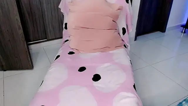 Queen_Genevieve Cameră chat live