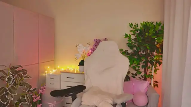 Živá chatovací místnost LoveYouNicoleee