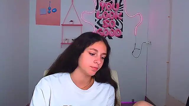 غرفة دردشة KissMeJulia المباشرة