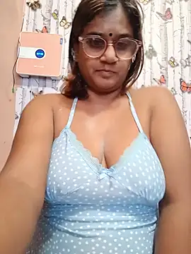 indianstrawberrylips4u Adlı Modelin Canlı Sohbet Odası