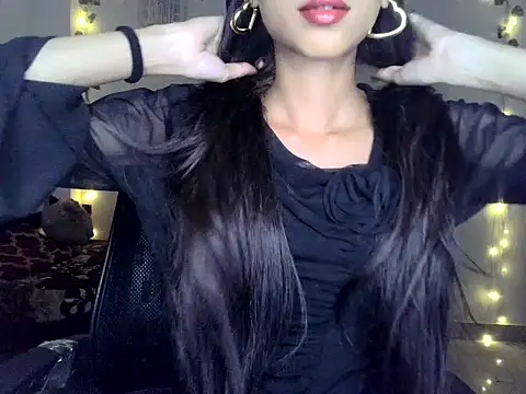 SIKSHA_SINGH Adlı Modelin Canlı Sohbet Odası
