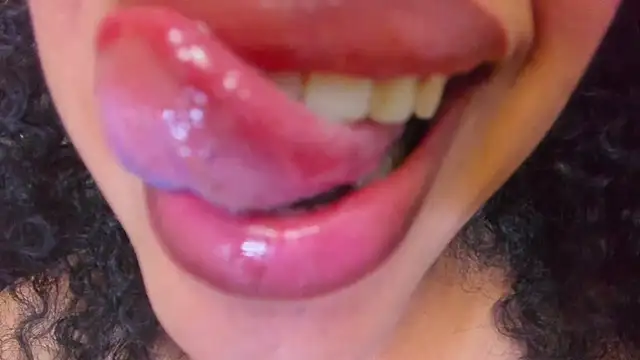חדר צ'אט בשידור חי של Evaalux