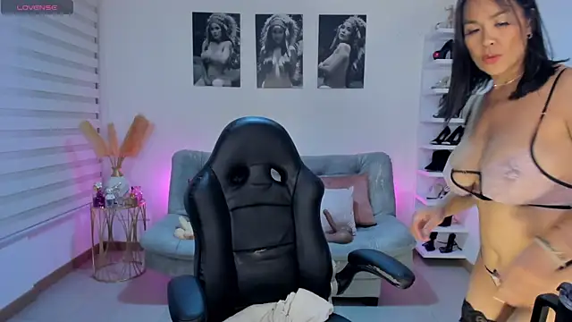 חדר צ'אט בשידור חי של puiyeee