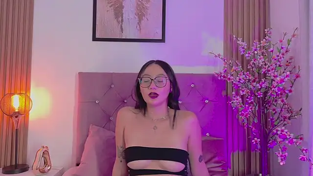 ravena_queen – live chatrum