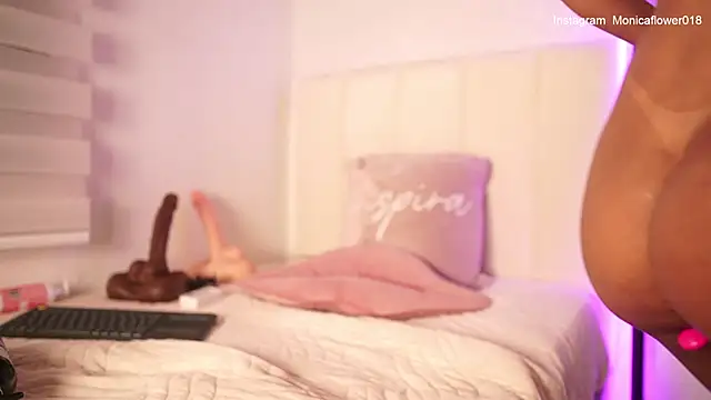 ห้องแชทสดของ monicaflowerr