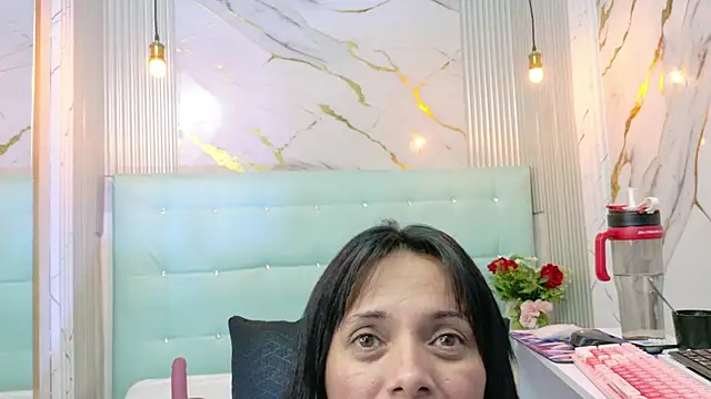 QueenSallyDesire Adlı Modelin Canlı Sohbet Odası