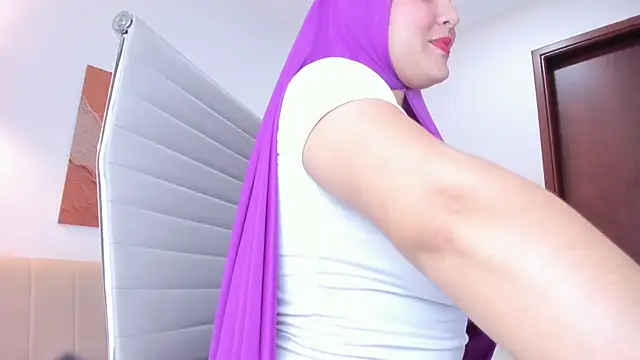 Malika_Noor Adlı Modelin Canlı Sohbet Odası