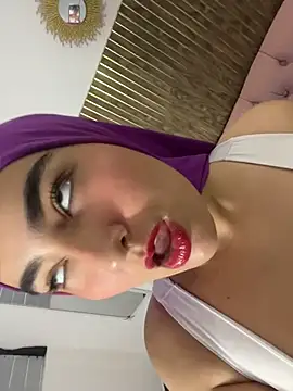 Malika_Noor чат на живо