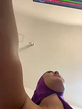 Malika_Noor Adlı Modelin Canlı Sohbet Odası