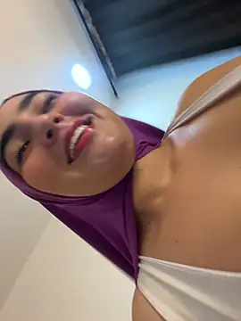 ห้องแชทสดของ Malika_Noor