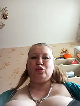 KiraStanton's Live Chat Room