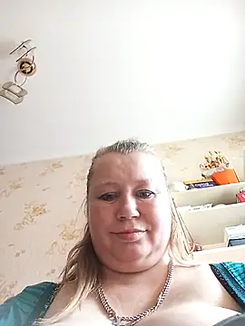 KiraStanton Adlı Modelin Canlı Sohbet Odası