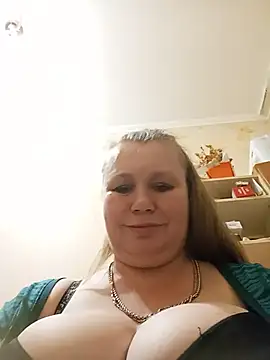 KiraStanton's Live Chat Room