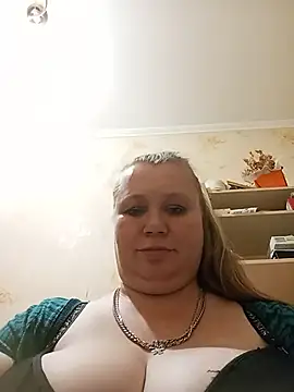 חדר צ'אט בשידור חי של KiraStanton