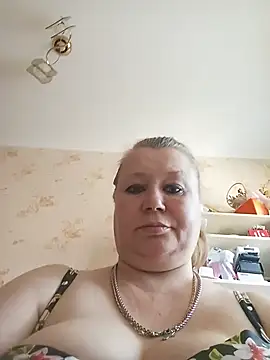 Pokój czatu na żywo – KiraStanton