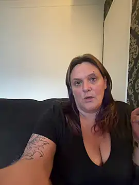 Busty-GilfQuinn Live chatroom