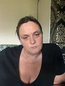 Chat soba uživo modela Busty-GilfQuinn