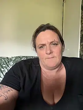 Sala de chat ao vivo de Busty-GilfQuinn
