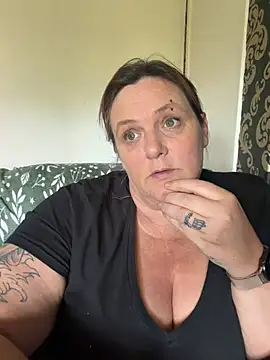 Živá chatovací místnost Busty-GilfQuinn