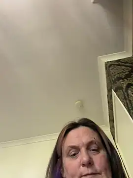 Sala de chat en directo de Busty-GilfQuinn