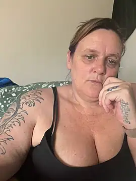 Busty-GilfQuinn Cameră chat live