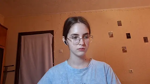 Katelemon Adlı Modelin Canlı Sohbet Odası