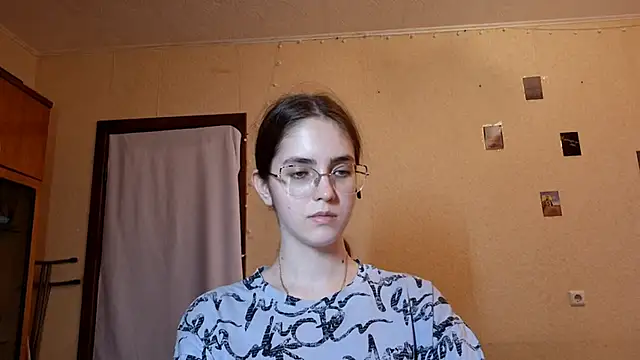 Katelemon Adlı Modelin Canlı Sohbet Odası
