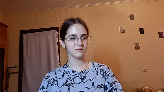 חדר צ'אט בשידור חי של Katelemon