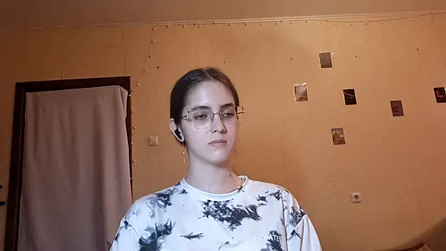 Katelemon Adlı Modelin Canlı Sohbet Odası