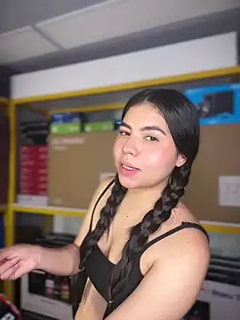 غرفة دردشة Ambarina_ المباشرة