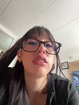 susi_chimm Adlı Modelin Canlı Sohbet Odası