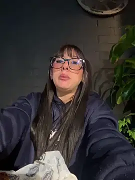غرفة  دردشة susi_chimm المباشرة