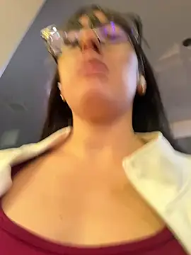 susi_chimm Adlı Modelin Canlı Sohbet Odası