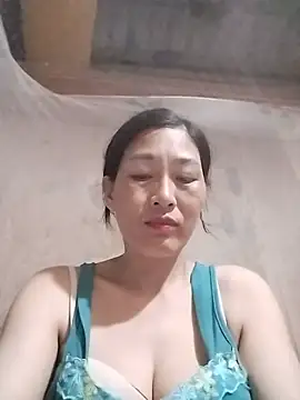 lris-Beauty77's Live Chat Room