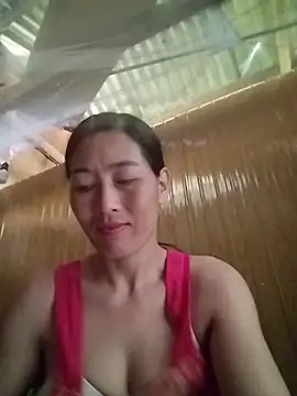lris-Beauty77's Live Chat Room
