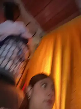 חדר צ'אט בשידור חי של Channel_Connor