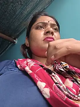 Yadav_Simran Adlı Modelin Canlı Sohbet Odası