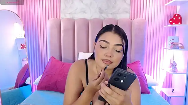 ArianaRougeen Live chat-huone