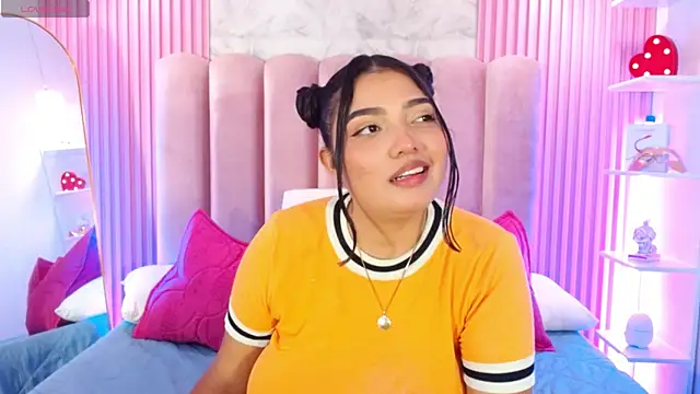 غرفة دردشة ArianaRougee المباشرة