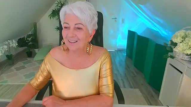 LovelyHelena: διαδικτυακό σόου στην κάμερα