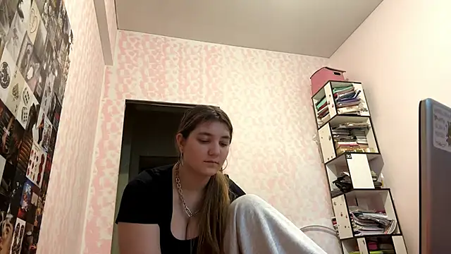 חדר צ'אט בשידור חי של JanineThielman