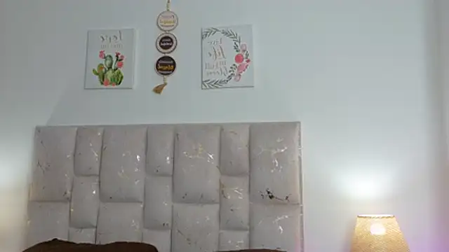 Gaby_evansz's Live Chat Room