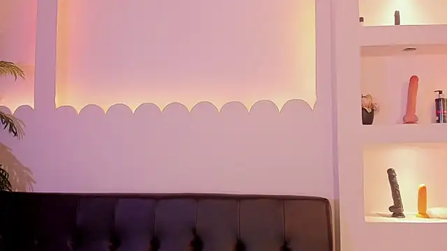 Chat soba uživo modela Holy_Lux