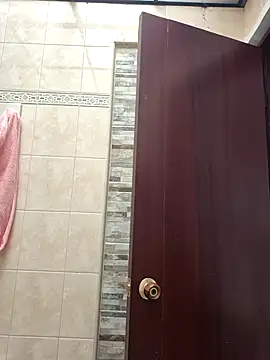 IrisBound Adlı Modelin Canlı Sohbet Odası