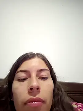 IrisBound Adlı Modelin Canlı Sohbet Odası